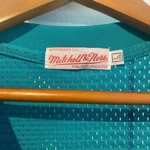 Mint Mitchell & Ness Hardwood Classics Dell Curry Charlotte Hornets Jersey - Picture 4 of 4